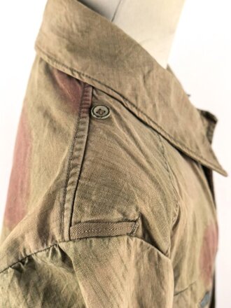 Luftwaffe, Tarnfeldbluse für Angehörige der Felddivision. Getragenes Stück, der Brustadler original vernäht.