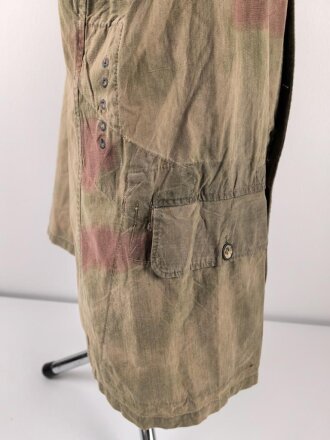 Luftwaffe, Tarnfeldbluse für Angehörige der Felddivision. Getragenes Stück, der Brustadler original vernäht.