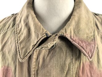 Luftwaffe, Tarnfeldbluse für Angehörige der Felddivision. Getragenes Stück, der Brustadler original vernäht.