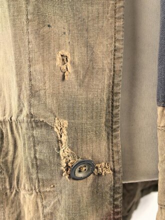 Luftwaffe, Tarnfeldbluse für Angehörige der Felddivision. Getragenes Stück, der Brustadler original vernäht.