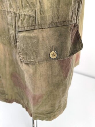 Luftwaffe, Tarnfeldbluse für Angehörige der Felddivision. Getragenes Stück, der Brustadler original vernäht.