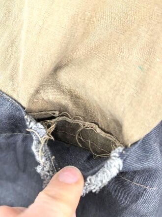 Luftwaffe, Tarnfeldbluse für Angehörige der Felddivision. Getragenes Stück, der Brustadler original vernäht.