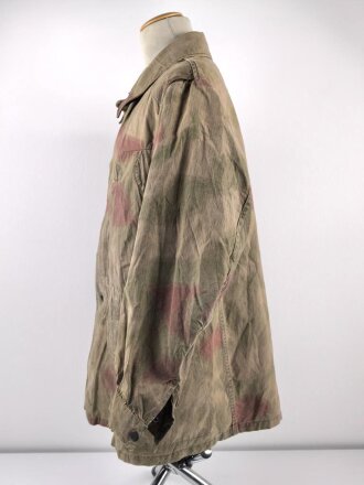 Luftwaffe, Tarnfeldbluse für Angehörige der Felddivision. Getragenes Stück, der Brustadler original vernäht.