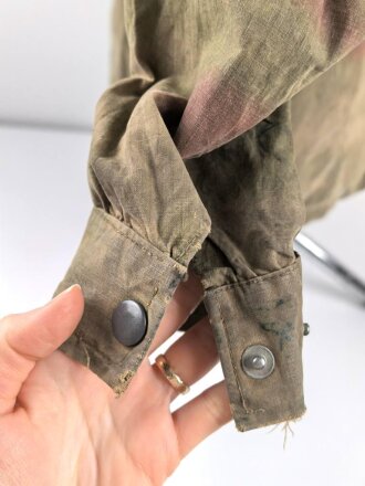 Luftwaffe, Tarnfeldbluse für Angehörige der Felddivision. Getragenes Stück, der Brustadler original vernäht.