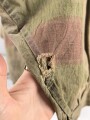 Luftwaffe, Tarnfeldbluse für Angehörige der Felddivision. Getragenes Stück, der Brustadler original vernäht.