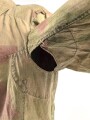 Luftwaffe, Tarnfeldbluse für Angehörige der Felddivision. Getragenes Stück, der Brustadler original vernäht.