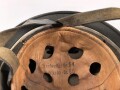 Stahlhelm Modell 1938 für Fallschirmjäger. In allen Teilen original und zusammengehörig, das Hakenkreuz vollständig erhalten. ET66