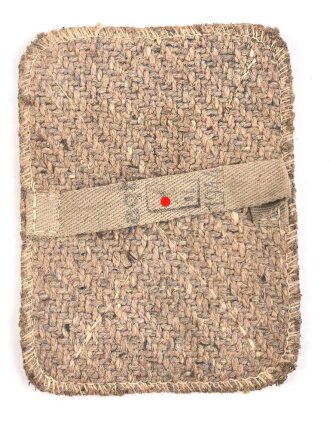 Werkzeugtasche MG34/42 Wehrmacht aus gelbem Ersatzmaterial. Sehr guter Zustand, ein ungebrauchter Handschützer innliegend, dieser datiert 1944