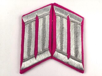 Heer, Paar Kragenspiegel für einen Offizier der Veterinäreinheiten, Ausführung für den Waffenrock . Rückseitig Mottenlöcher, die Vorderseite einwandfrei