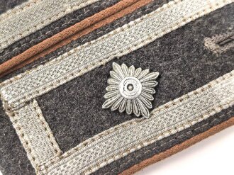 Luftwaffe, Paar Schulterklappen für einen Unteroffizier der Nachrichtentruppe. Getragenes Paar zum Schlaufen für die Fliegerbluse