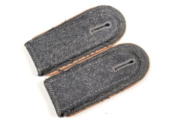 Luftwaffe, Paar Schulterklappen für einen Unteroffizier der Nachrichtentruppe. Getragenes Paar zum Schlaufen für die Fliegerbluse