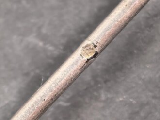 Verwundetenabzeichen silber, Zink, Hersteller "4" auf der Nadel und "L/16" unter dem Gegenhaken für Steinhauer & Lück