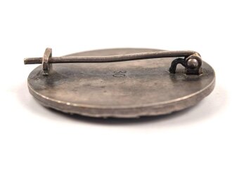 Verwundetenabzeichen silber , Buntmetall, Hersteller "30"  für Hauptmünzamt Wien