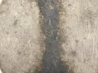 Verwundetenabzeichen silber , Buntmetall, Hersteller "30"  für Hauptmünzamt Wien