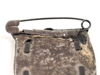 Kubanschild 1943 , Eisen bronziert,  Getragenes Stück, zum Anstecken umgebaut.