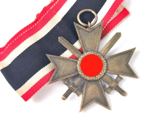 Kriegsverdienstkreuz 2. Klasse mit Schwertern ,ein Band beiliegend