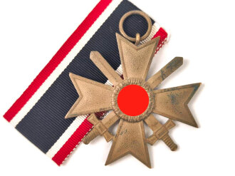 Kriegsverdienstkreuz 2. Klasse mit Schwertern ,ein Band beiliegend