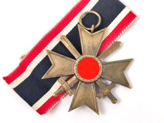 Kriegsverdienstkreuz 2. Klasse mit Schwertern ,ein Band beiliegend