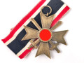 Kriegsverdienstkreuz 2. Klasse mit Schwertern ,ein Band beiliegend