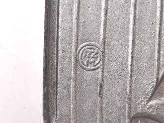 NSKOV Mützenabzeichen , Zink versilbert, das Zentrum lackiert