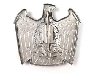 NSKOV Mützenabzeichen , Zink versilbert, das Zentrum lackiert