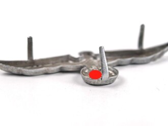 Heer, Adler für eine Schirmmütze für Mannschaften, Zinkblech versilbert, letzte Ausführung mit mitgeprägten Splinten