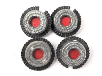 Kaiserreich, 1. Weltkrieg und frühe Wehrmacht. 4 x Kokarde für eine Schirmmütze, alle leicht defekt