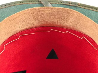 Tropenhelm für Angehörige des Heeres. Guter Gesamtzustand, Kopfgrösse 54,  Ausführung in Filz, datiert 1942