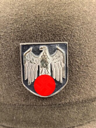 Tropenhelm für Angehörige des Heeres. Guter Gesamtzustand, Kopfgrösse 54,  Ausführung in Filz, datiert 1942