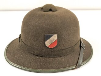Tropenhelm für Angehörige des Heeres. Guter Gesamtzustand, Kopfgrösse 54,  Ausführung in Filz, datiert 1942