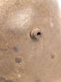 1.Weltkrieg Österreich, Stahlhelm mit Splitterschaden. Originallack, in allen Teilen original und zusammengehörig. Ungerinigt.