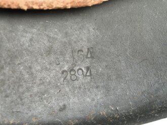 Heer, Stahlhelm Modell 1942. In allen Teilen original und zusammengehöriges Stück, das Hakenkreuz vollständig erhalten. Herssteller ckl 64. Ungereinigtes Stück