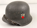 Heer, Stahlhelm Modell 1942. In allen Teilen original und zusammengehöriges Stück, das Hakenkreuz vollständig erhalten. Herssteller ckl 64. Ungereinigtes Stück