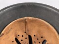 Heer, Stahlhelm Modell 1942. In allen Teilen original und zusammengehöriges Stück, das Hakenkreuz vollständig erhalten. Herssteller ckl 64. Ungereinigtes Stück