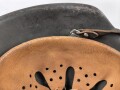 Heer, Stahlhelm Modell 1942. In allen Teilen original und zusammengehöriges Stück, das Hakenkreuz vollständig erhalten. Herssteller ckl 64. Ungereinigtes Stück