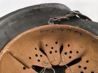 Heer, Stahlhelm Modell 1942. In allen Teilen original , das Innenfutter vermutlich in der Zeit gewechselt, früher Kinnriemen ergänzt, das Hakenkreuz vollständig erhalten. Hersteller EF 64. Ungereinigt