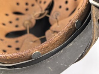 Heer, Stahlhelm Modell 1942. In allen Teilen original , das Innenfutter vermutlich in der Zeit gewechselt, früher Kinnriemen ergänzt, das Hakenkreuz vollständig erhalten. Hersteller EF 64. Ungereinigt