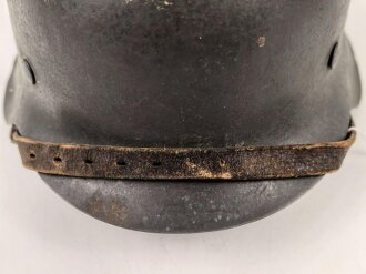 Heer, Stahlhelm Modell 1942. In allen Teilen original , das Innenfutter vermutlich in der Zeit gewechselt, früher Kinnriemen ergänzt, das Hakenkreuz vollständig erhalten. Hersteller EF 64. Ungereinigt