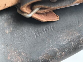 Heer, Stahlhelm Modell 1942. In allen Teilen original und zusammengehöriges Stück, das Hakenkreuz mit einem Tragebedingten Kratzer. Hersteller NS 64. Ungereinigt