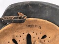 Heer, Stahlhelm Modell 1942. In allen Teilen original und zusammengehöriges Stück, das Hakenkreuz mit einem Tragebedingten Kratzer. Hersteller NS 64. Ungereinigt
