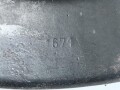 Heer, Stahlhelm Modell 1942. In allen Teilen original und zusammengehöriges Stück, das Hakenkreuz mit einem Tragebedingten Kratzer. Hersteller NS 64. Ungereinigt