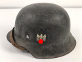 Heer, Stahlhelm Modell 1942. In allen Teilen original und zusammengehöriges Stück, das Hakenkreuz mit einem Tragebedingten Kratzer. Hersteller NS 64. Ungereinigt