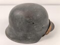 Heer, Stahlhelm Modell 1942. In allen Teilen original und zusammengehöriges Stück, das Hakenkreuz mit einem Tragebedingten Kratzer. Hersteller NS 64. Ungereinigt