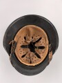 Heer, Stahlhelm Modell 1942. In allen Teilen original und zusammengehöriges Stück, das Hakenkreuz mit einem Tragebedingten Kratzer. Hersteller NS 64. Ungereinigt