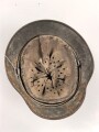 Heer, Stahlhelm Modell 1935. In allen Teilen original und zusammengehöriges Stück, das Hakenkreuz zu etwa 95% erhalten. Hersteller mit lesbar. Ungereinigt, Glockengrösse 64