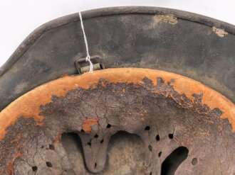 Heer, Stahlhelm Modell 1940. In allen Teilen original und zusammengehöriges Stück des Obergefreiten Bothe. Ungereinigt, Hersteller nicht lesbar, Glockengrösse 64