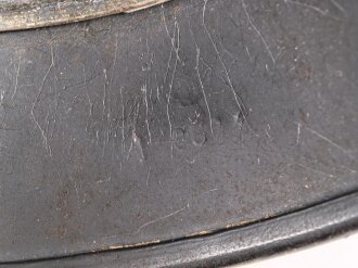 Luftwaffe, Stahlhelm Modell 1940. In allen Teilen original , die Nieten zugehörig, der Ring irgendwann ergänzt oder unschlau aus- und wieder eingebaut, das Hakenkreuz zu etwa 85% erhalten. Ungereinigt, Hersteller Q64