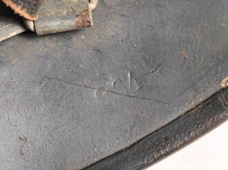 Luftwaffe, Stahlhelm Modell 1940. In allen Teilen original , die Nieten zugehörig, der Ring irgendwann ergänzt oder unschlau aus- und wieder eingebaut, das Hakenkreuz zu etwa 85% erhalten. Ungereinigt, Hersteller Q64