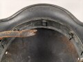Luftwaffe, Stahlhelm Modell 1940. In allen Teilen original , die Nieten zugehörig, der Ring irgendwann ergänzt oder unschlau aus- und wieder eingebaut, das Hakenkreuz zu etwa 85% erhalten. Ungereinigt, Hersteller Q64