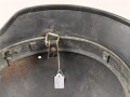 Luftwaffe, Stahlhelm Modell 1940. In allen Teilen original , die Nieten zugehörig, der Ring irgendwann ergänzt oder unschlau aus- und wieder eingebaut, das Hakenkreuz zu etwa 85% erhalten. Ungereinigt, Hersteller Q64